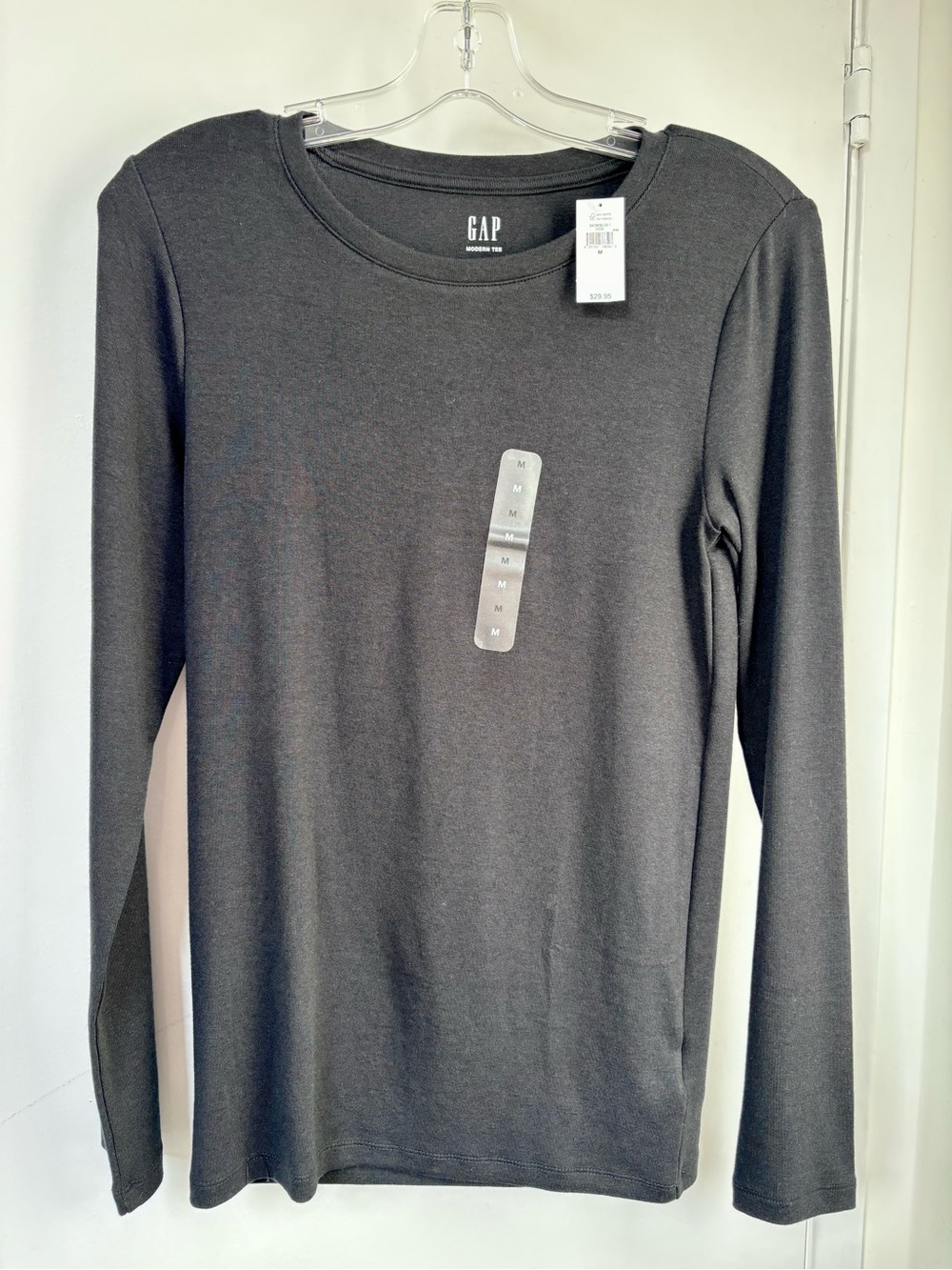 GAP Black Long Sleeve Crewneck Tee - Medium